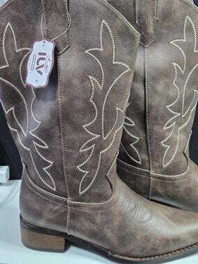 IUV Cowboy Boots Dark Brown Size 9.5 Western Square Toe women’s New in Box
